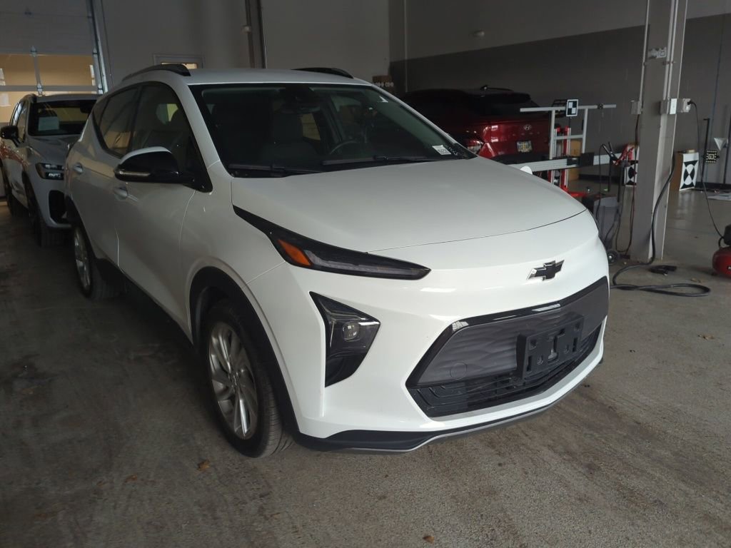 Used 2023 Chevrolet Bolt EUV LT image 3