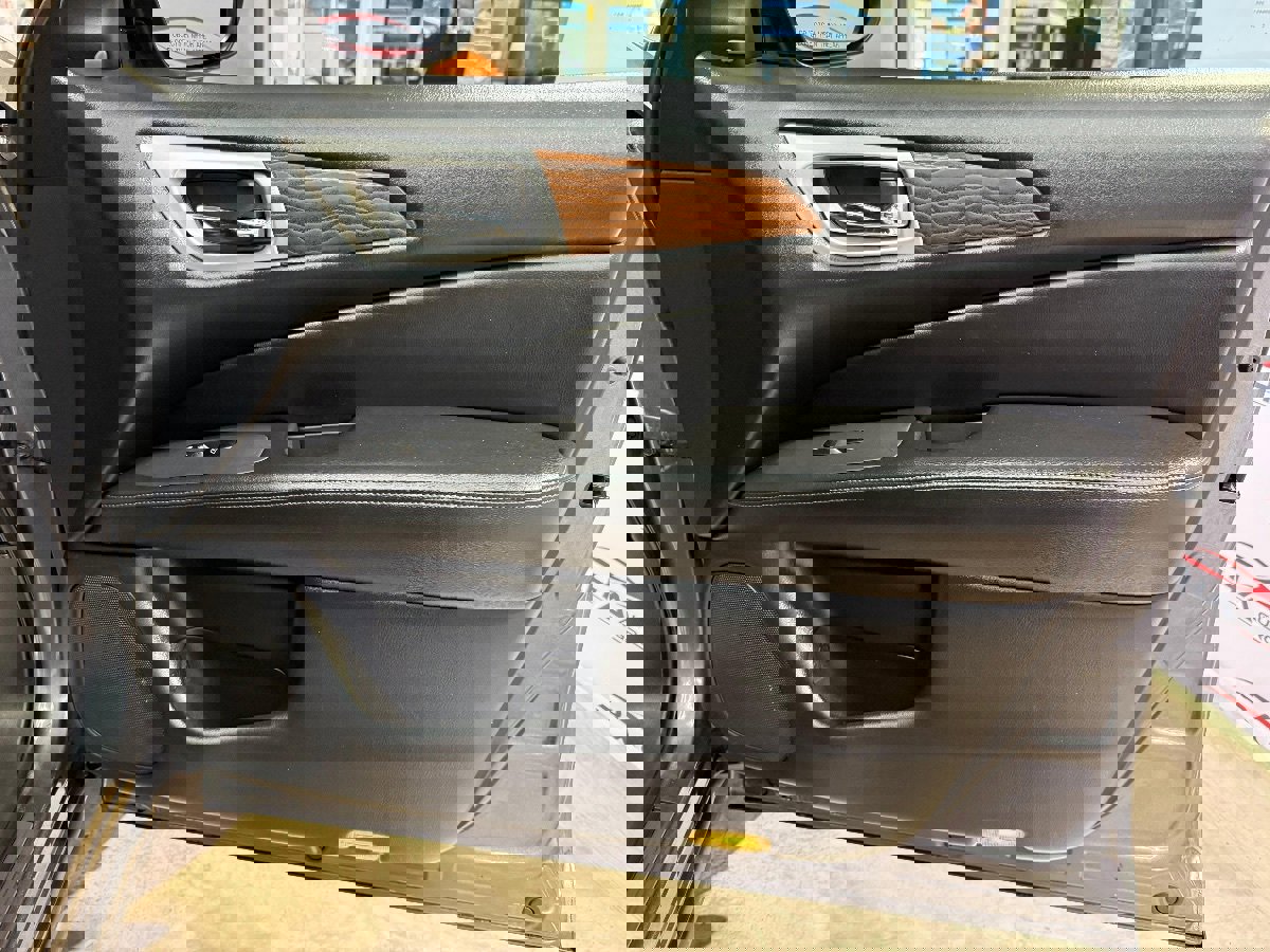 Used 2020 Nissan Pathfinder Platinum FWD image 66