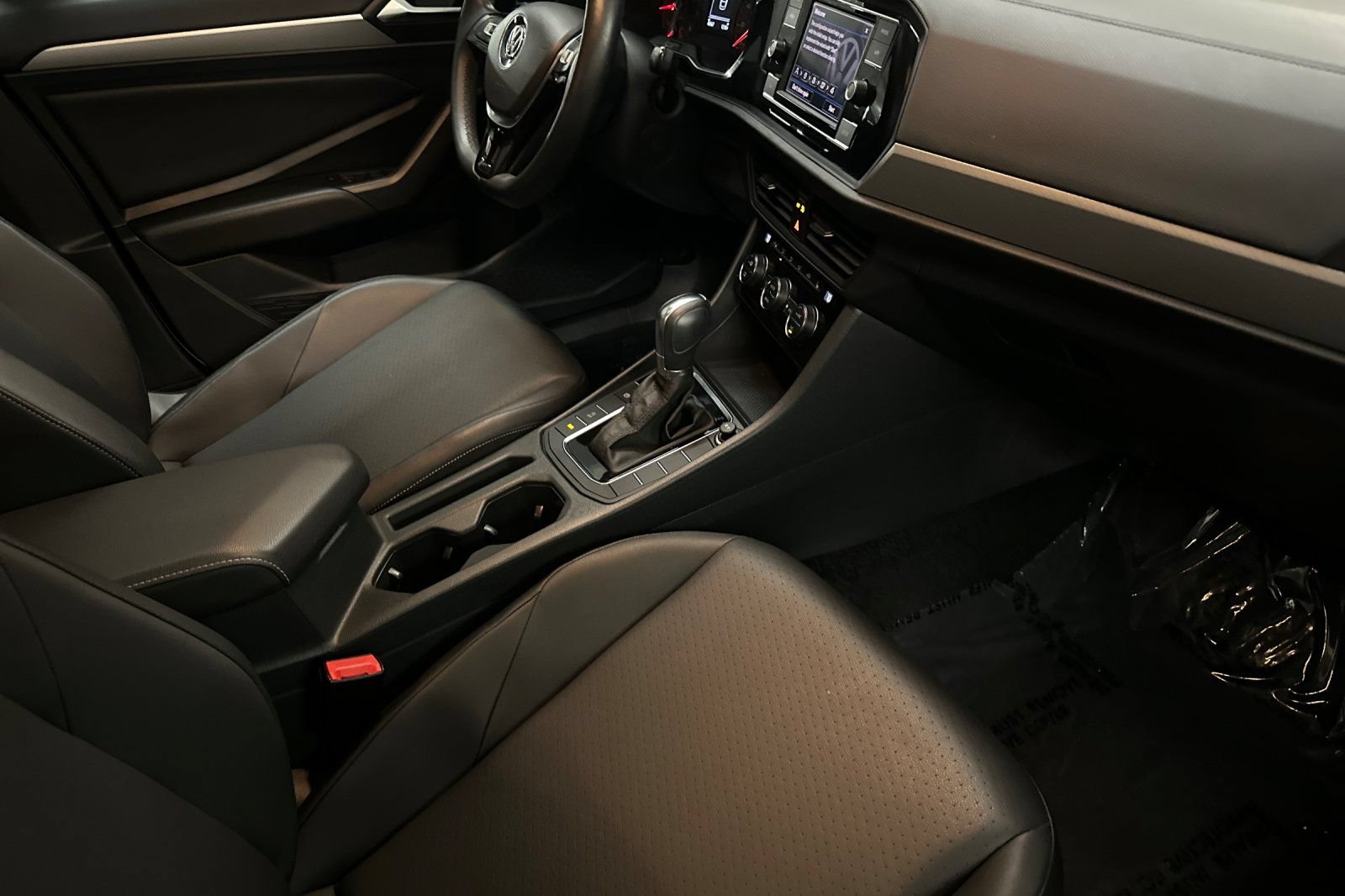 Used 2019 Volkswagen Jetta SE w/ Cold Weather Package FWD image 17