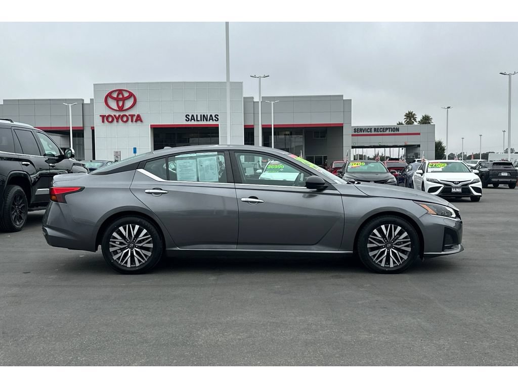 Used 2024 Nissan Altima 2.5 SV FWD image 3