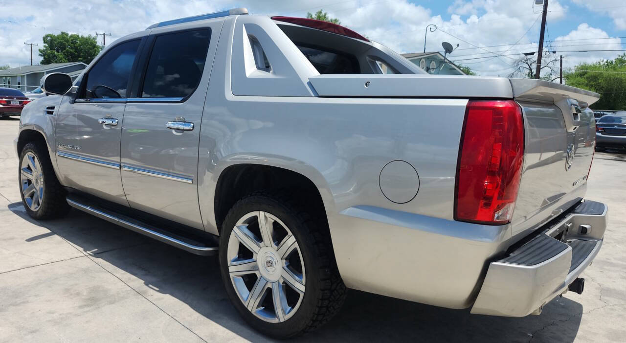 Used 2007 Cadillac Escalade EXT w/ Information Package AWD/4WD image 4