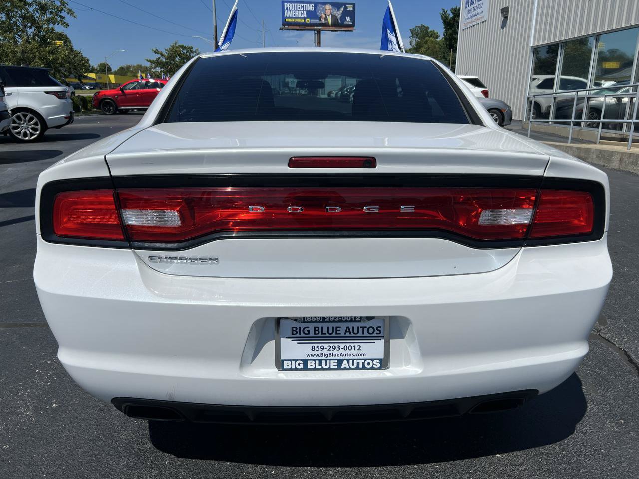 Used 2014 Dodge Charger SE RWD image 4