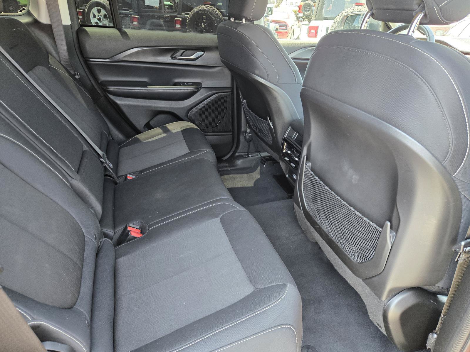 Used 2023 Jeep Grand Cherokee Laredo RWD image 28