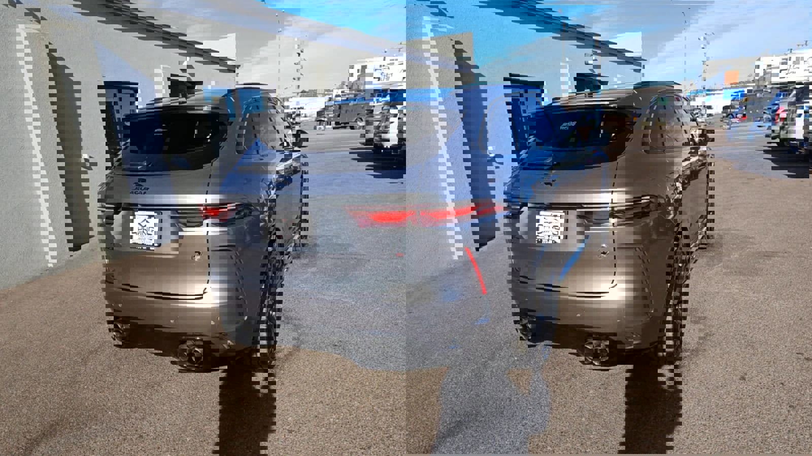 Used 2023 Jaguar F-PACE SVR image 7