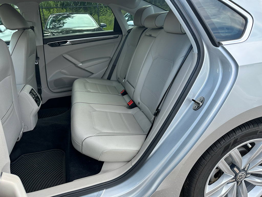 Used 2017 Volkswagen Passat 1.8T SE FWD image 9