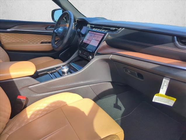Used 2025 Jeep Grand Cherokee L Summit AWD/4WD image 20