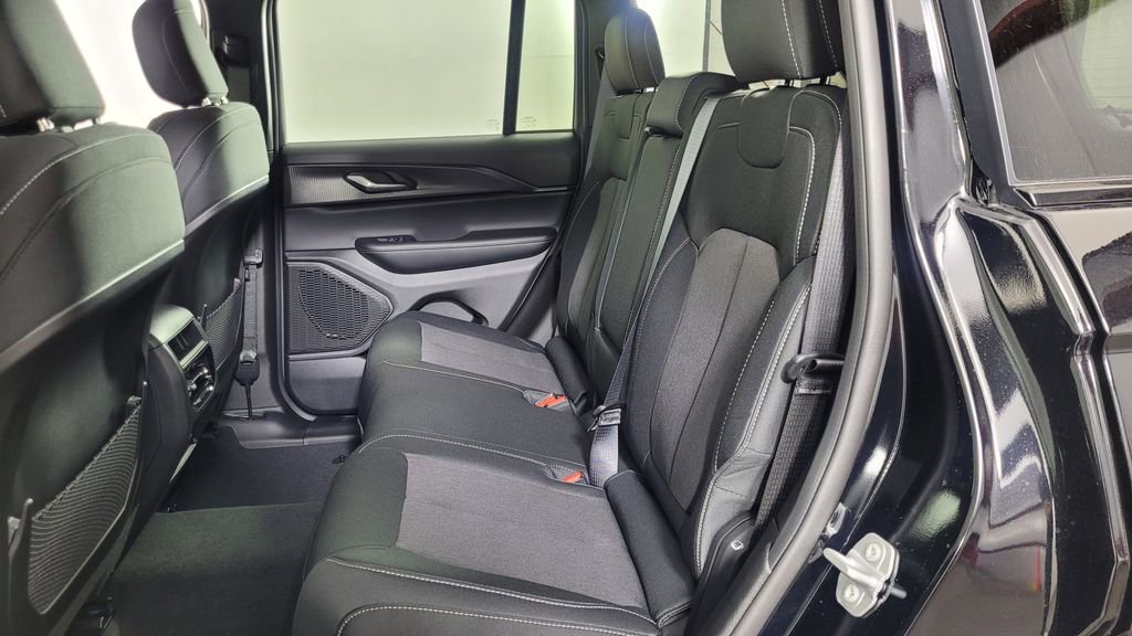 New 2025 Jeep Grand Cherokee Laredo w/ Luxury Tech Group I image 30