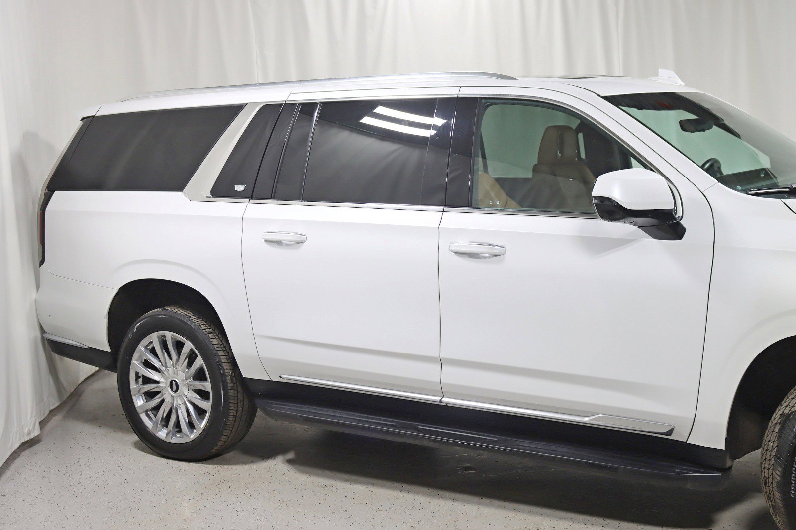 Used 2023 Cadillac Escalade ESV Premium Luxury AWD/4WD image 3