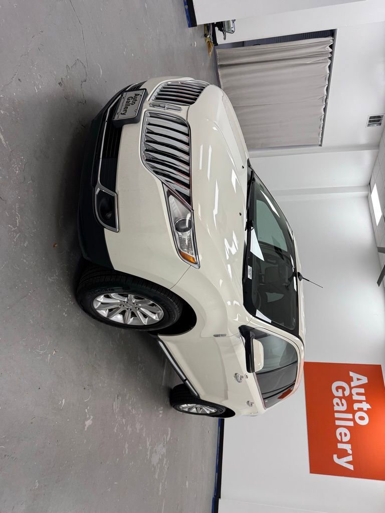 Used 2012 Lincoln MKX AWD image 4