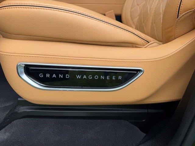 Used 2023 Jeep Grand Wagoneer Series III AWD/4WD image 37
