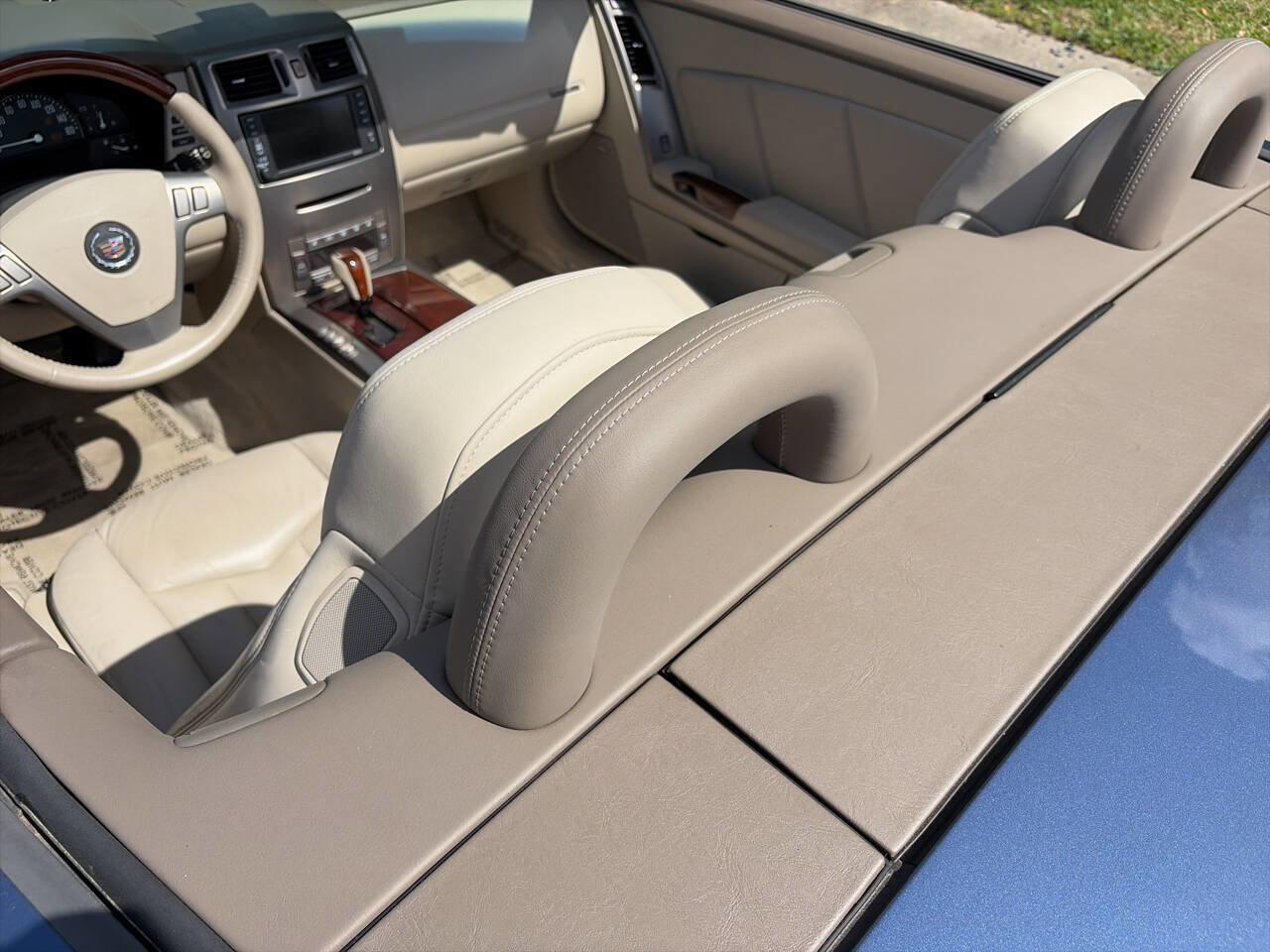 Used 2005 Cadillac XLR RWD image 37
