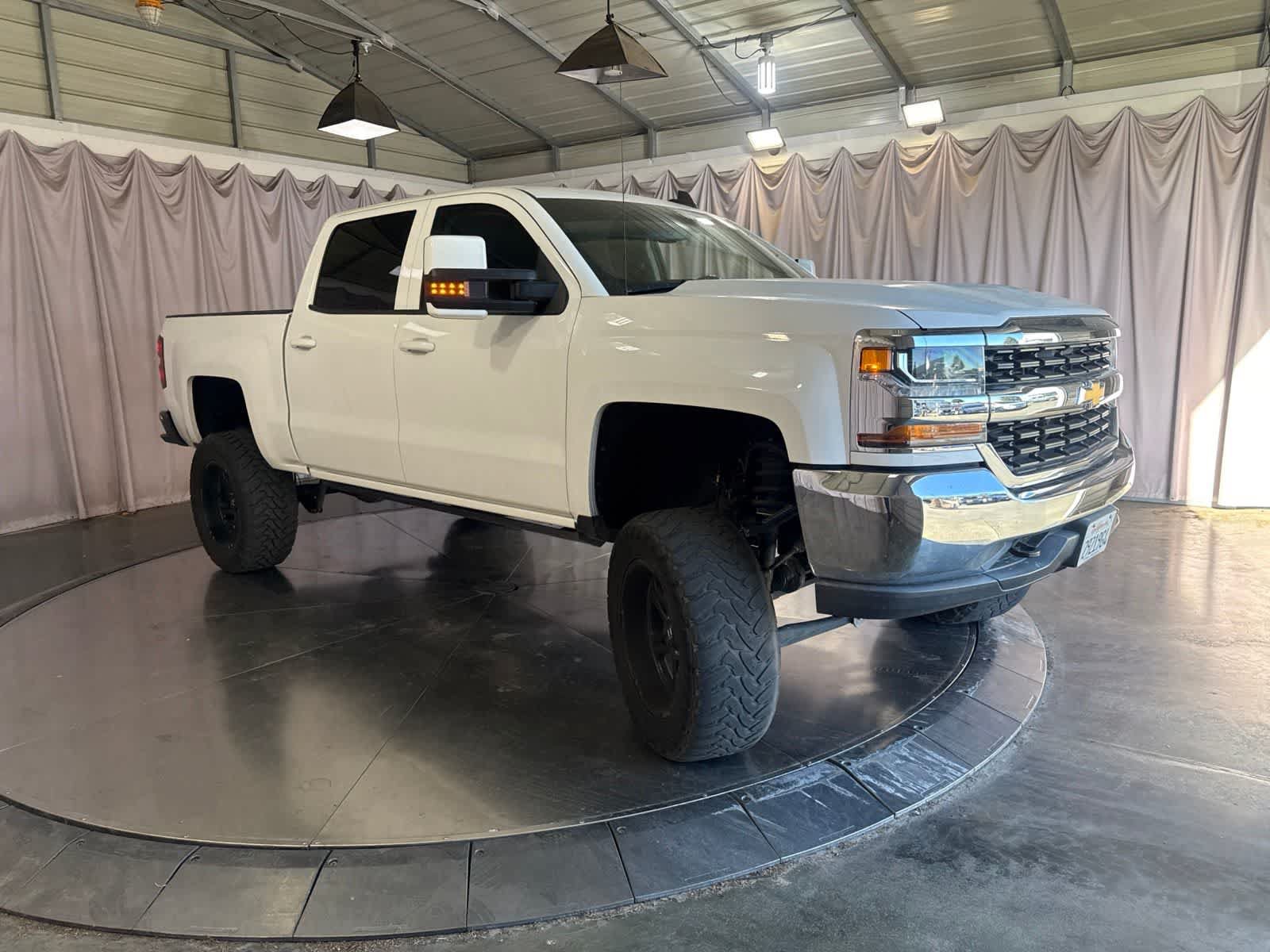 Used 2018 Chevrolet Silverado 1500 LT w/ Max Trailering Package AWD/4WD image 3