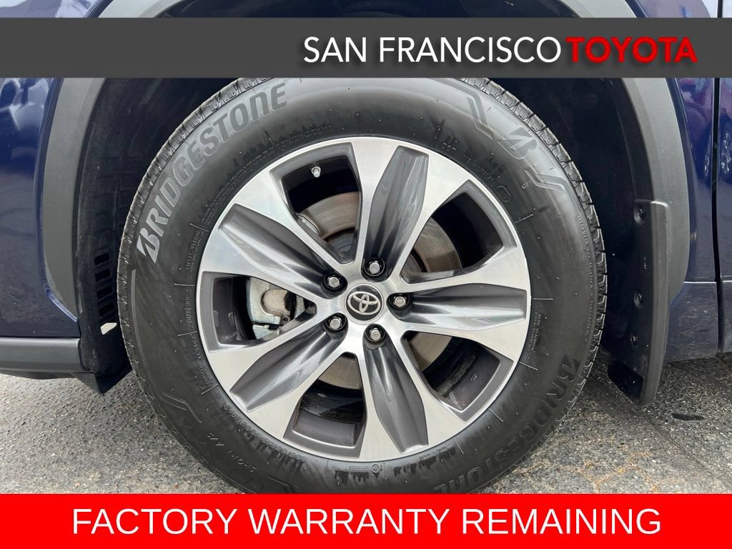 Used 2022 Toyota Highlander XLE AWD/4WD image 9