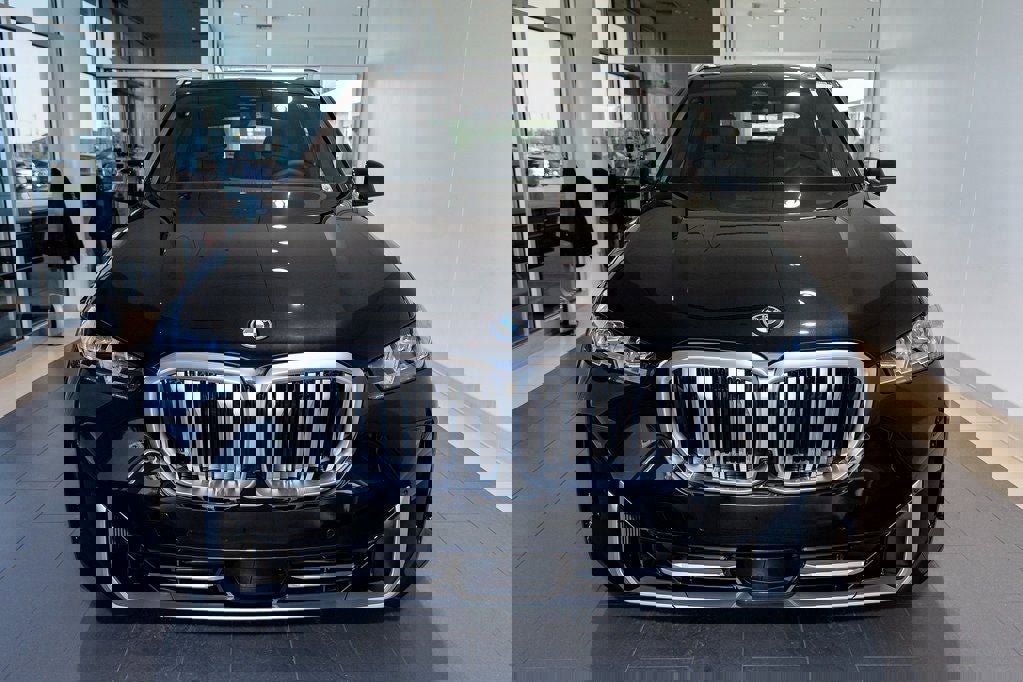 New 2026 BMW X5 xDrive50e image 2