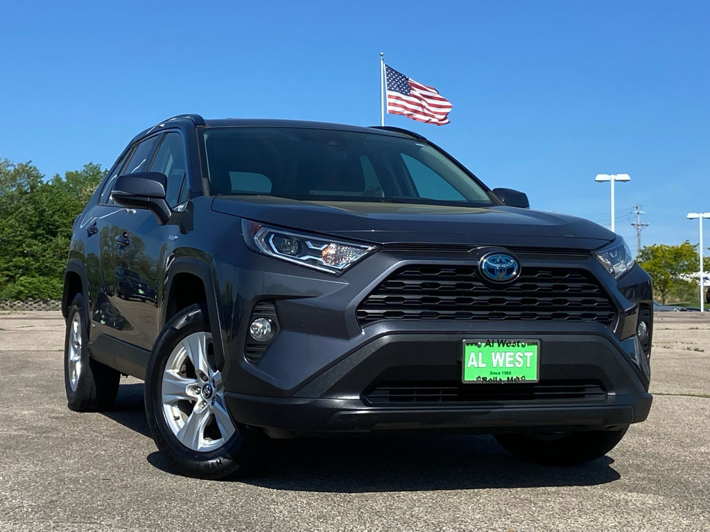 Used 2020 Toyota RAV4 XLE w/ Carpet Mat Package AWD/4WD image 2