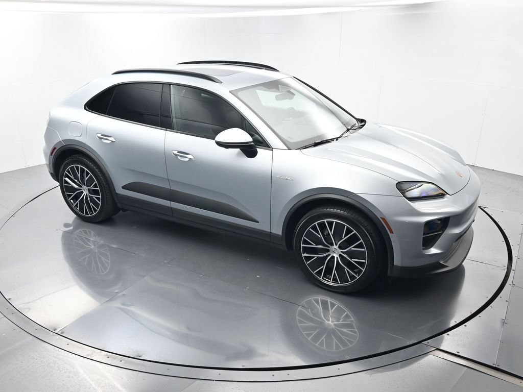 Certified 2025 Porsche Macan Electric RWD image 42