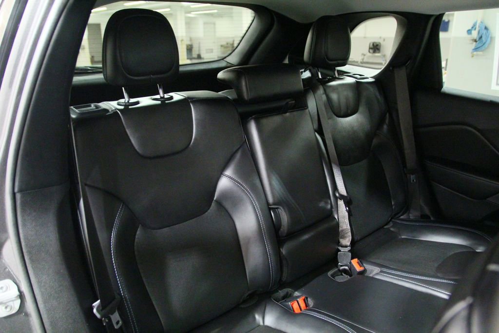 Used 2019 Jeep Cherokee Latitude Plus w/ Cold Weather Group AWD/4WD image 25