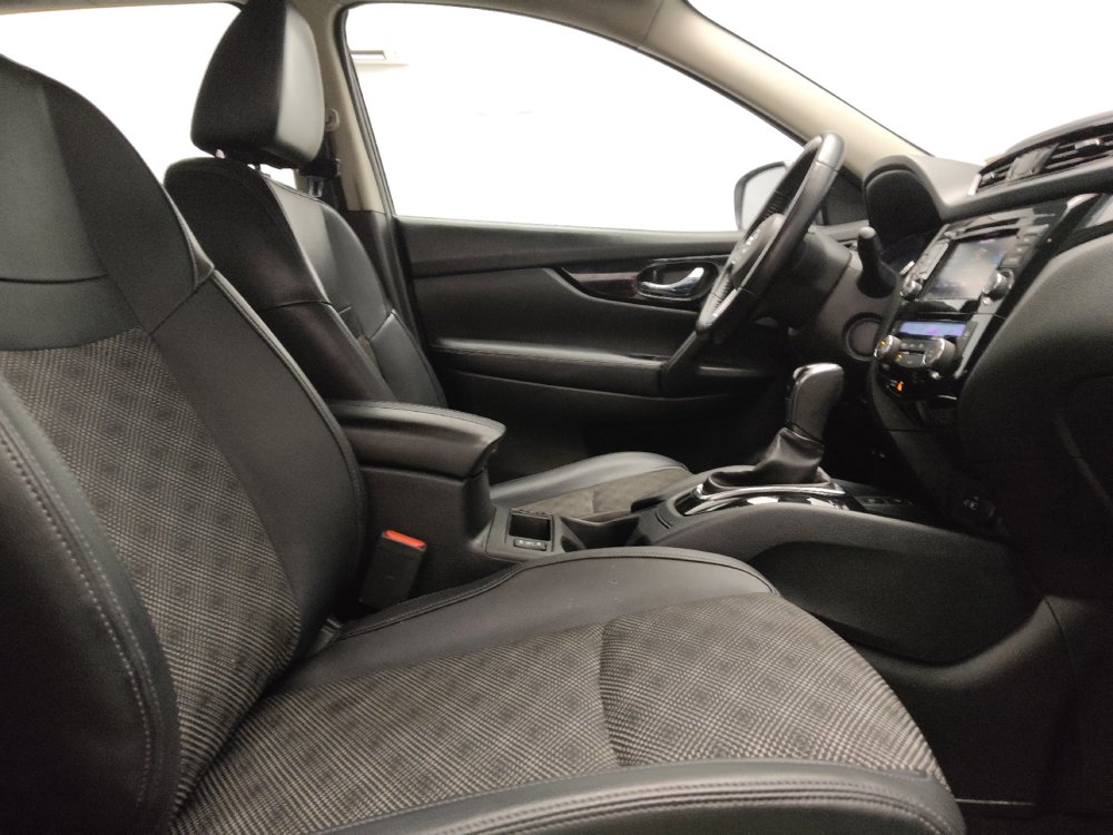 Used 2022 Nissan Rogue Sport SV w/ Technology Package FWD image 21