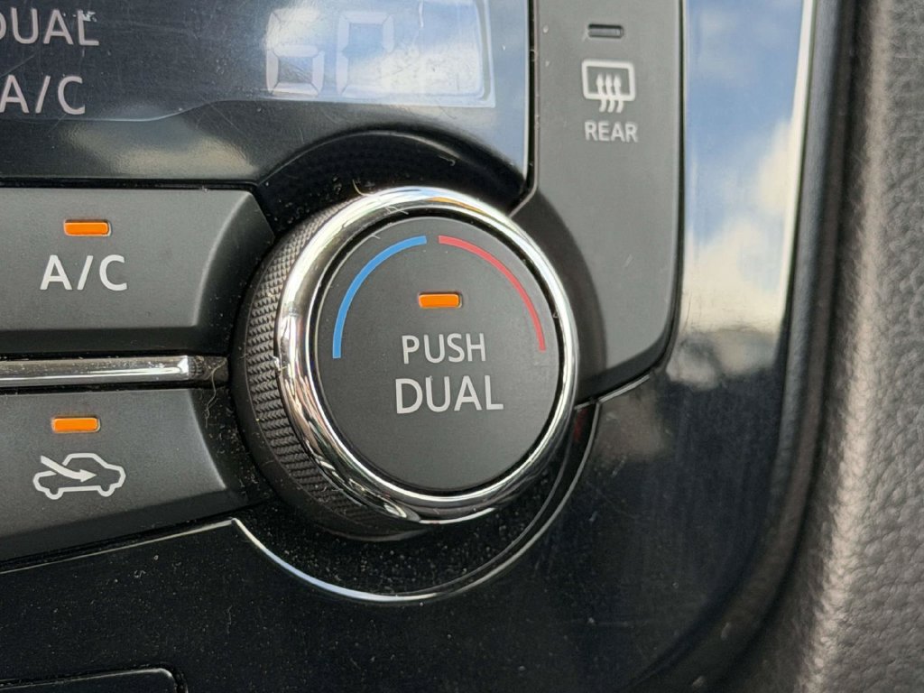 Used 2015 Nissan Rogue SV AWD/4WD image 33