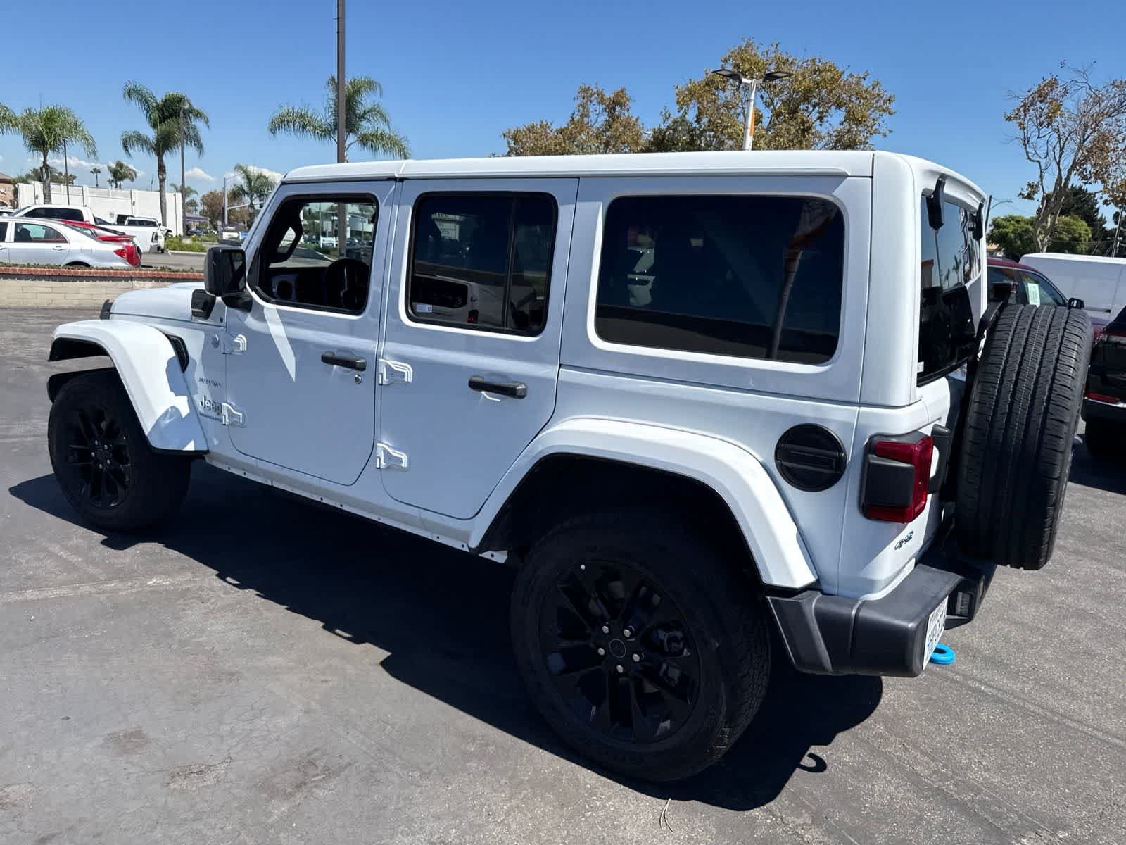 Used 2024 Jeep Wrangler Unlimited Sahara AWD/4WD image 23