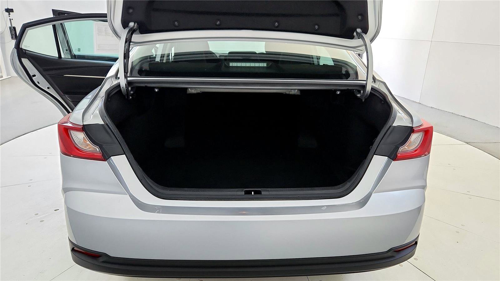 Used 2025 Toyota Camry LE image 20