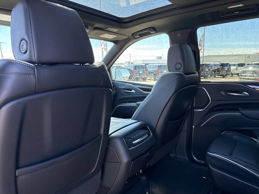 Used 2023 Cadillac Escalade Premium Luxury AWD/4WD image 44