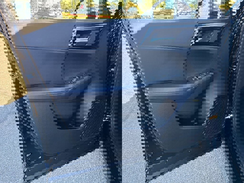 New 2025 Mitsubishi Outlander SE image 29