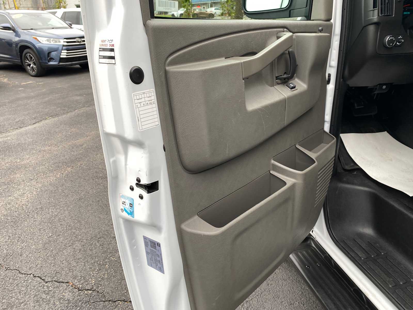 Used 2025 Chevrolet Express 3500 LT w/ LT Preferred Equipment Group RWD image 29