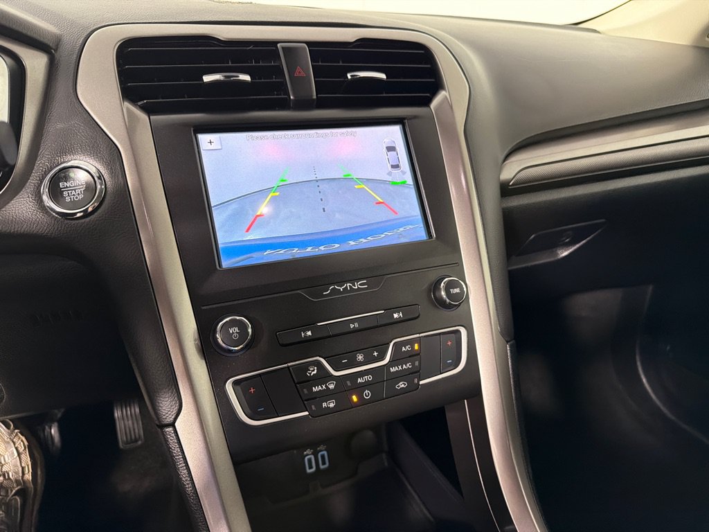 Used 2019 Ford Fusion SE FWD image 15