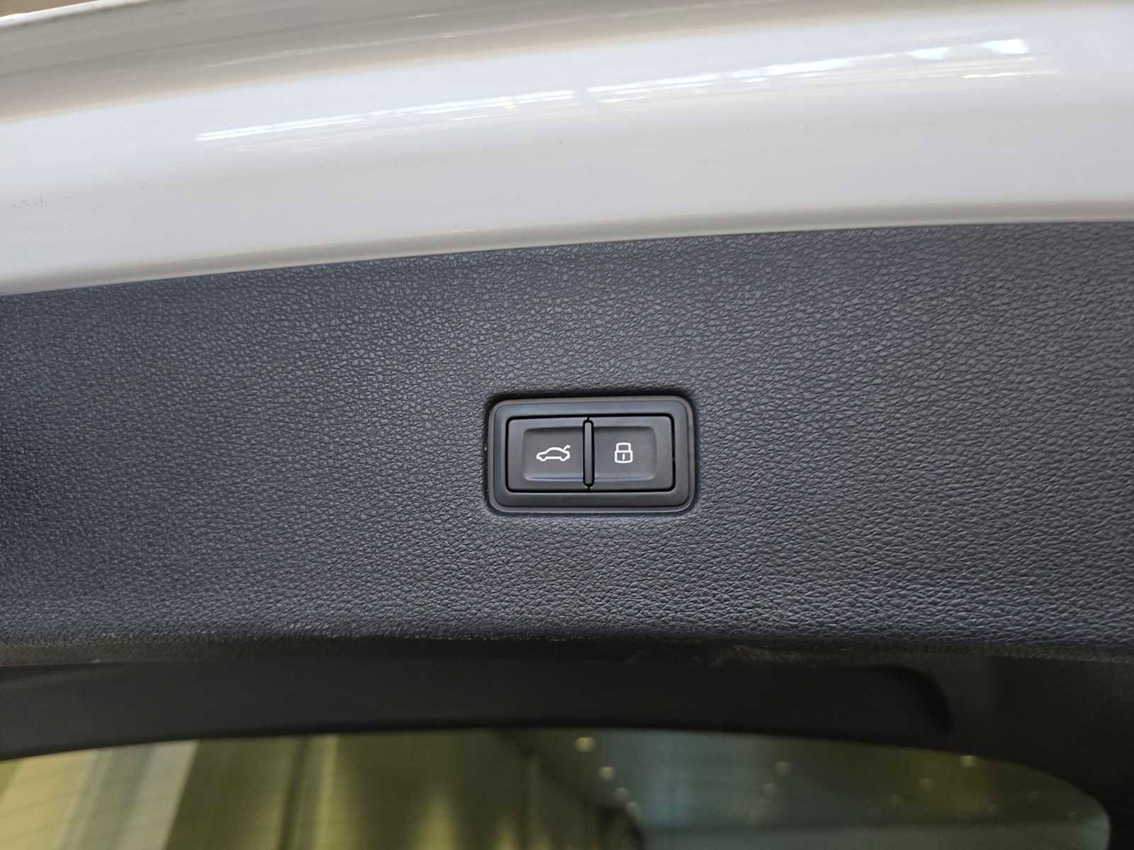 Used 2019 Audi Q8 Premium w/ Convenience Package image 21