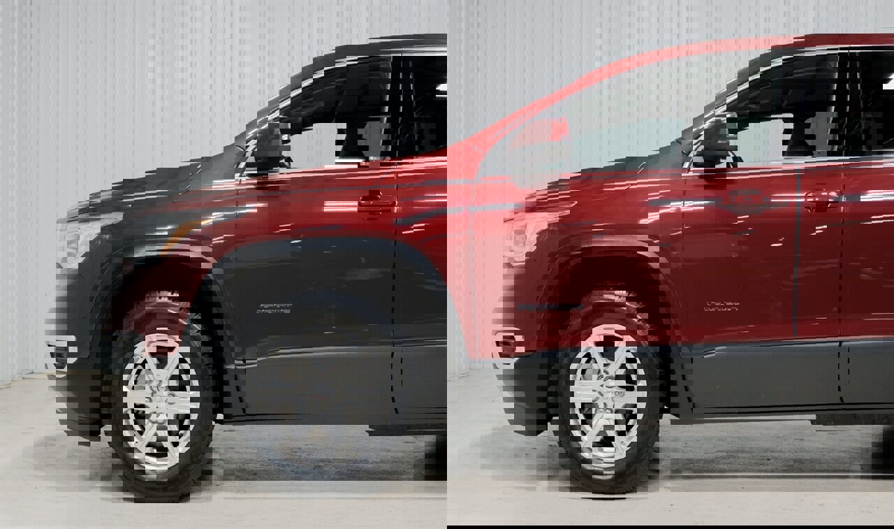 Used 2018 GMC Acadia SLE w/ LPO, Floor Liner Package image 3