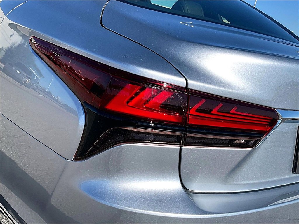 Used 2024 Lexus LS 500 500 Base w/ Interior Upgrade Package image 21