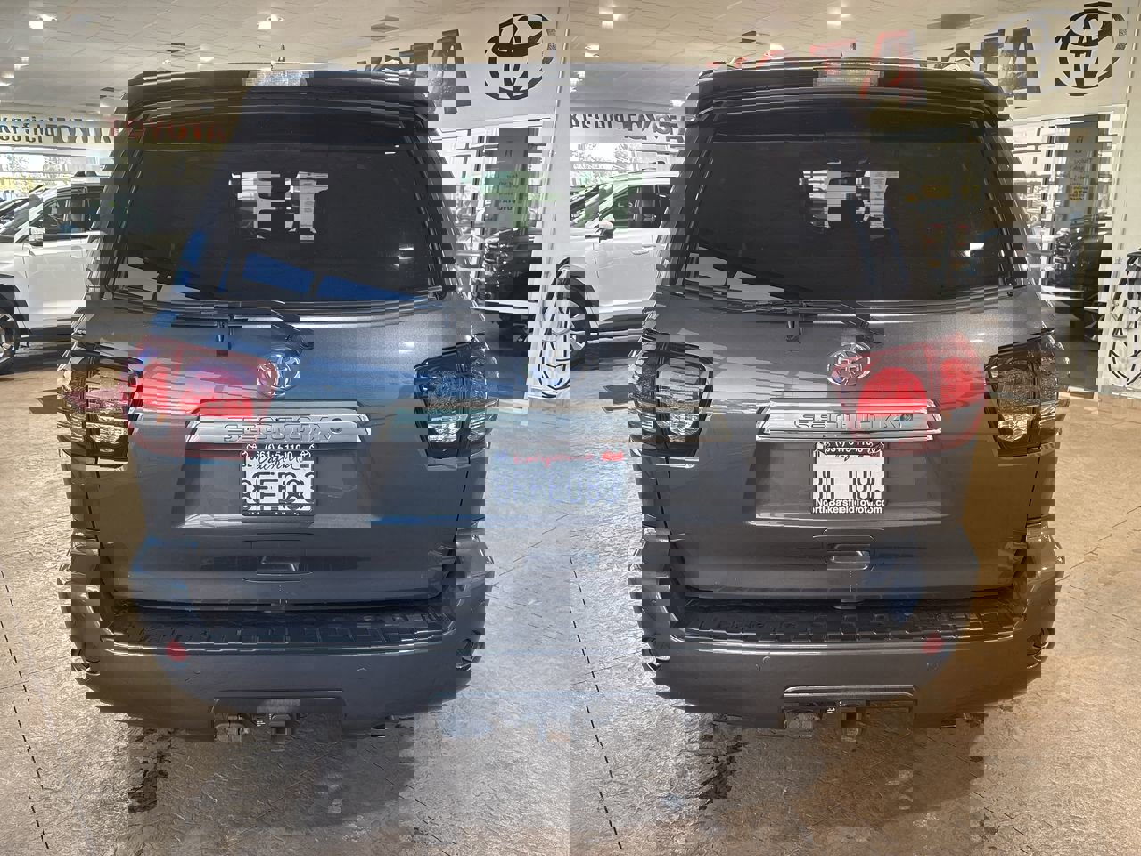 Used 2018 Toyota Sequoia Limited w/ Safety & Convenience Package image 9