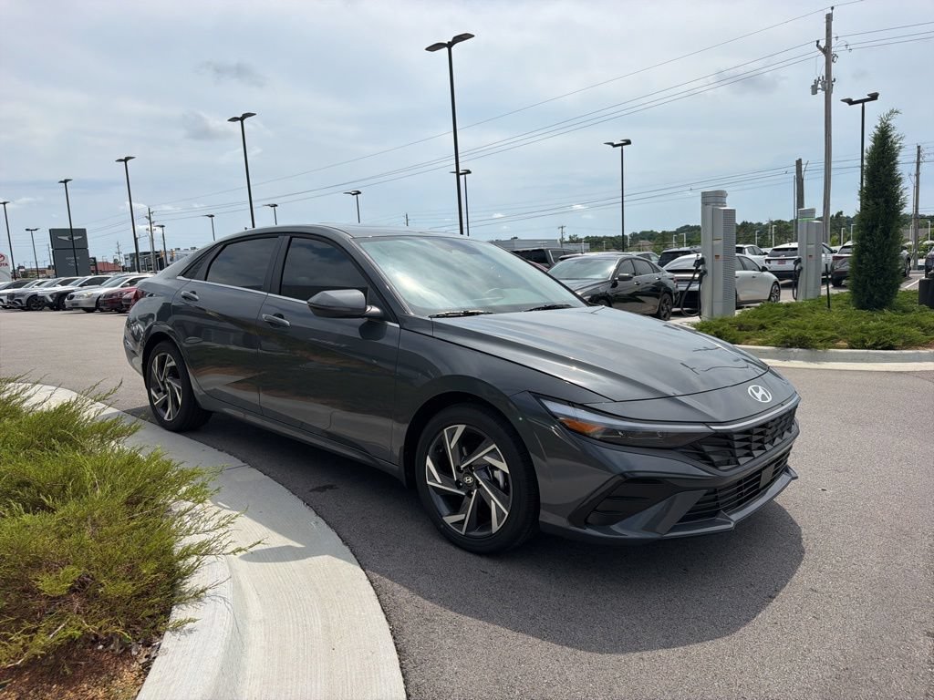 New 2026 Hyundai Elantra Limited FWD image 3