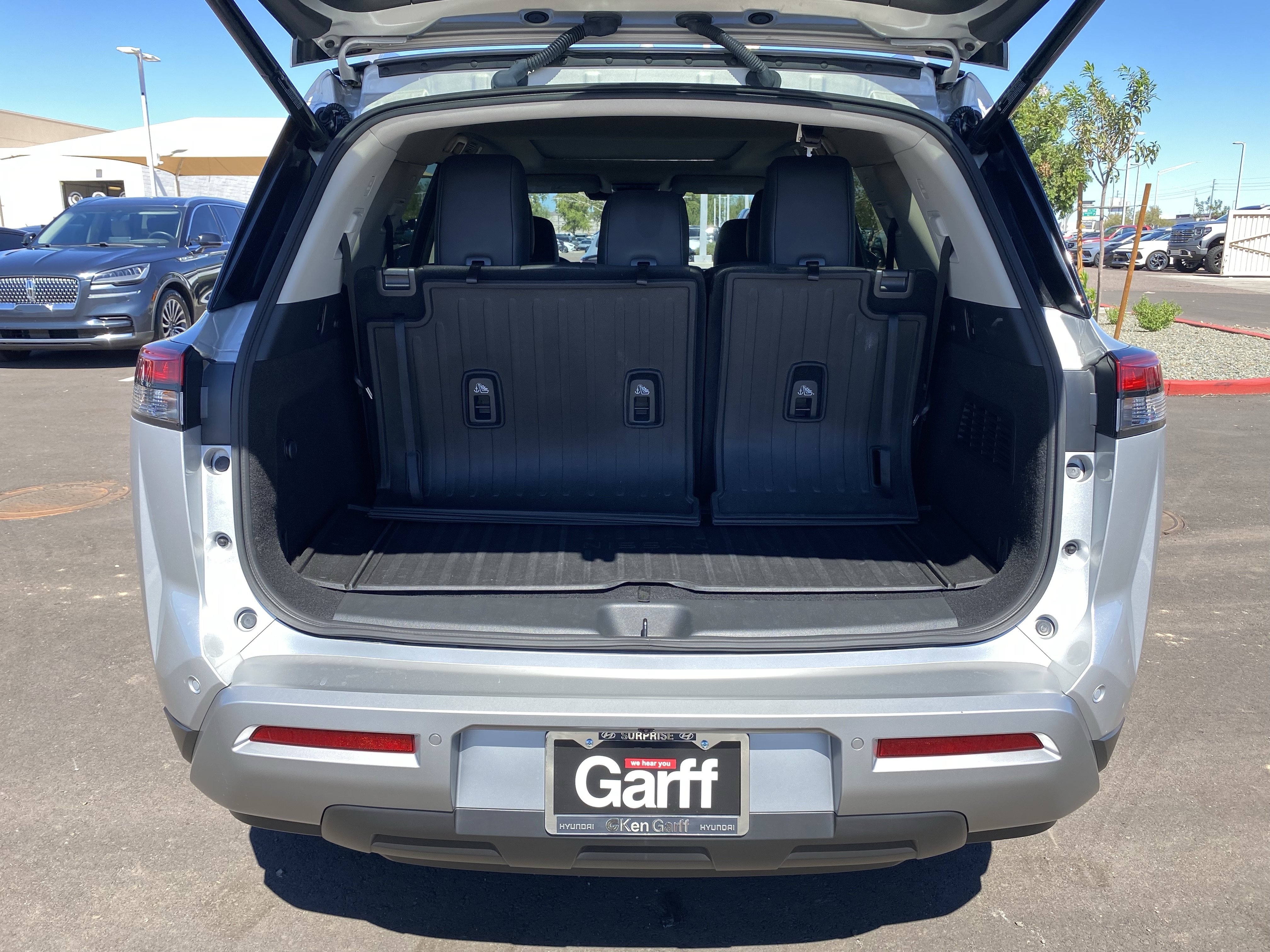 Used 2024 Nissan Pathfinder SL w/ SL Premium Package FWD image 15