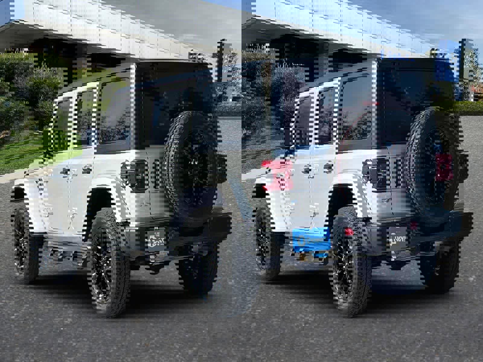 Used 2023 Jeep Wrangler Sahara image 7