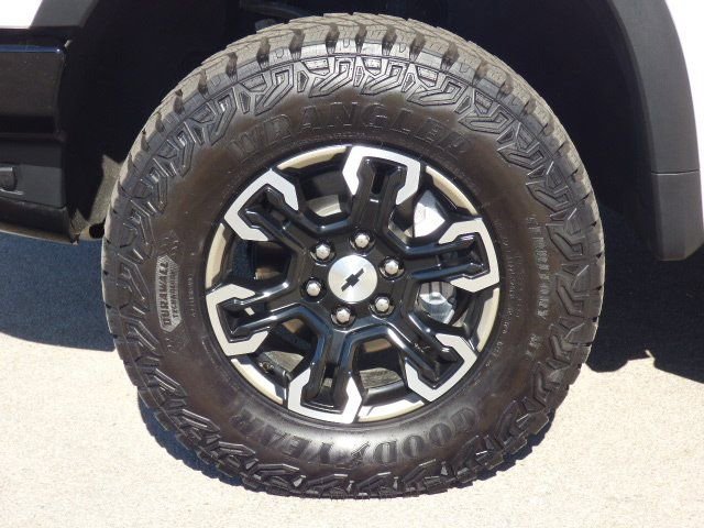 Used 2025 Chevrolet Silverado 1500 ZR2 w/ Technology Package image 38