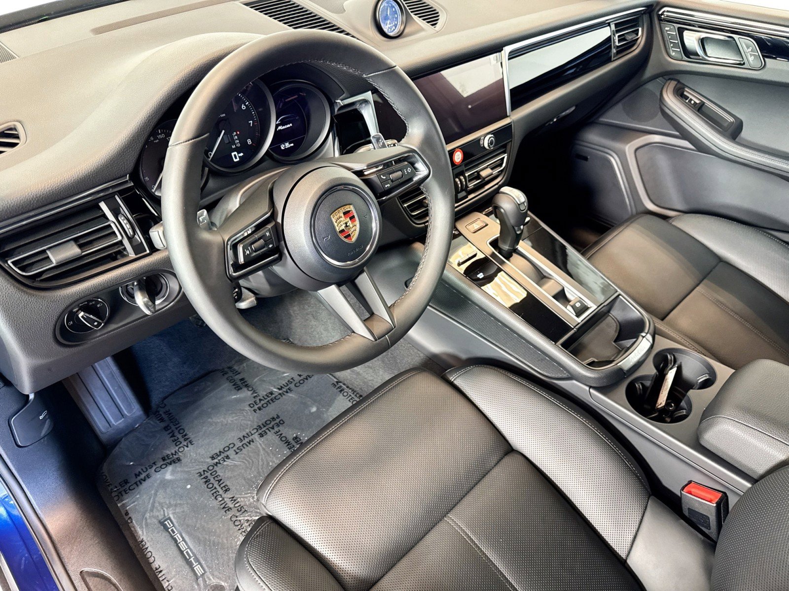 Certified 2026 Porsche Macan AWD/4WD image 4