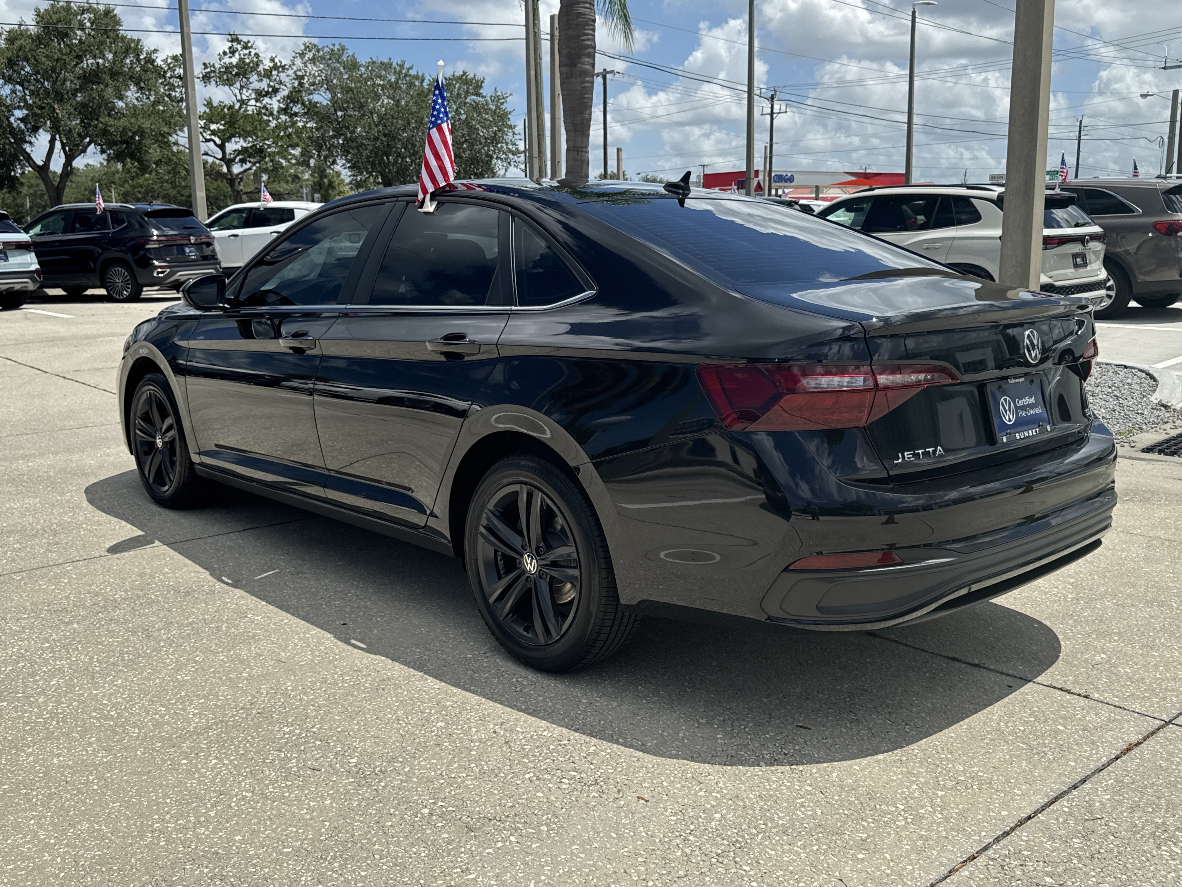 Certified 2023 Volkswagen Jetta SE w/ Panoramic Sunroof Package FWD image 6