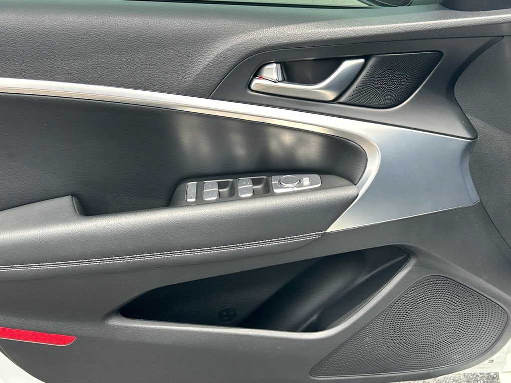 Used 2022 Genesis G70 2.0T AWD/4WD image 10