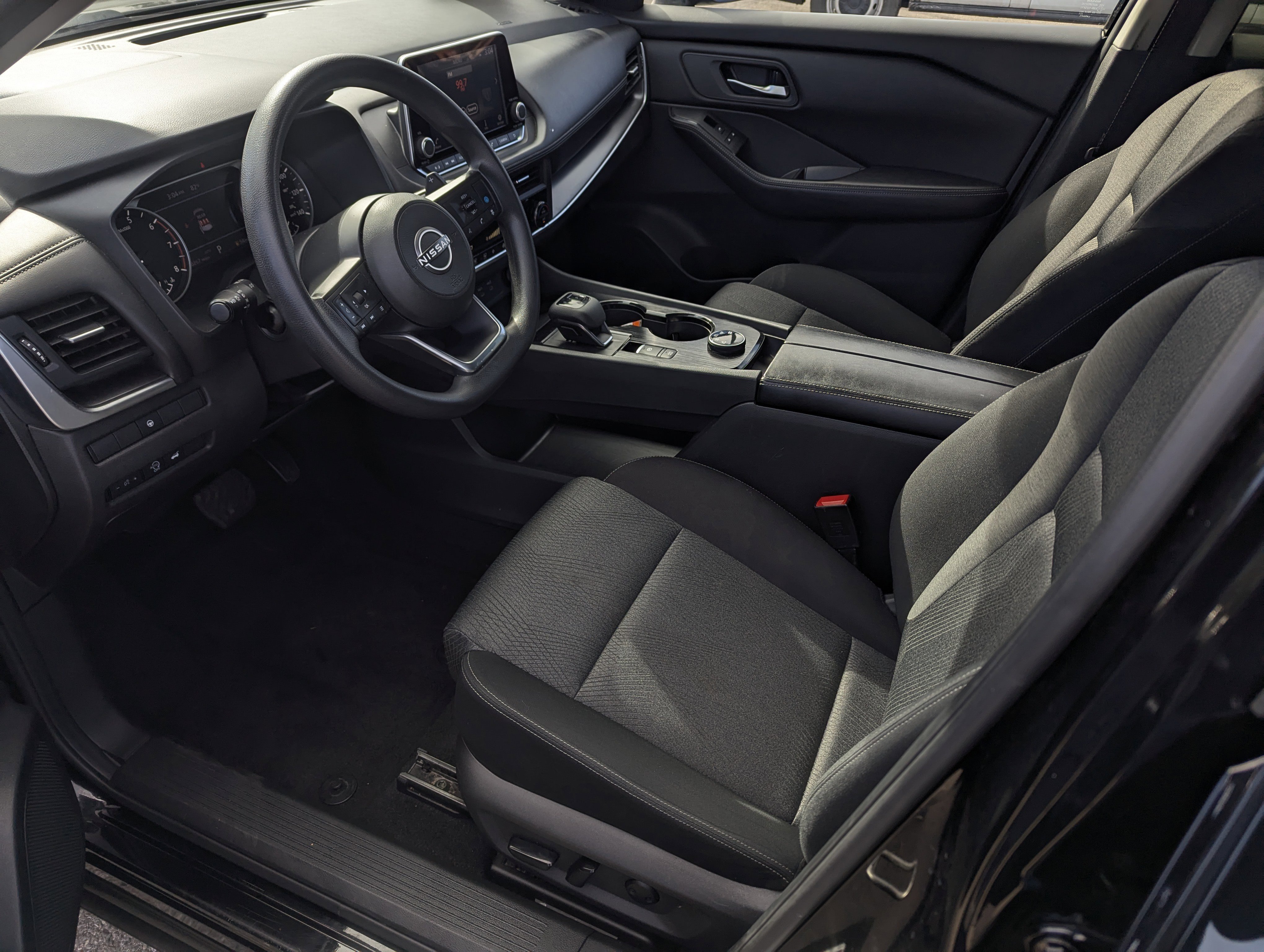 Used 2024 Nissan Rogue SV image 9