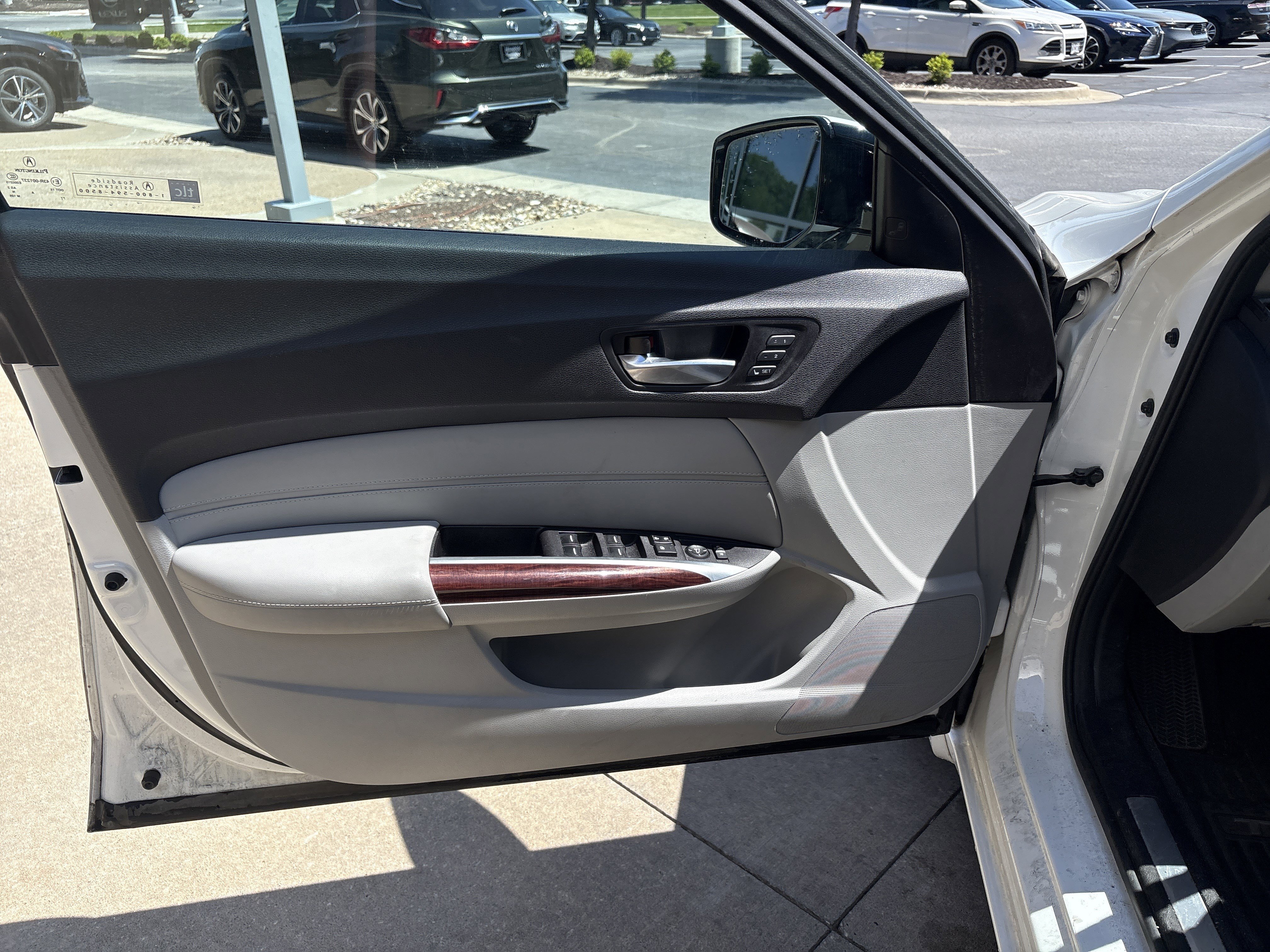 Used 2015 Acura TLX V6 w/ Technology Package FWD image 14