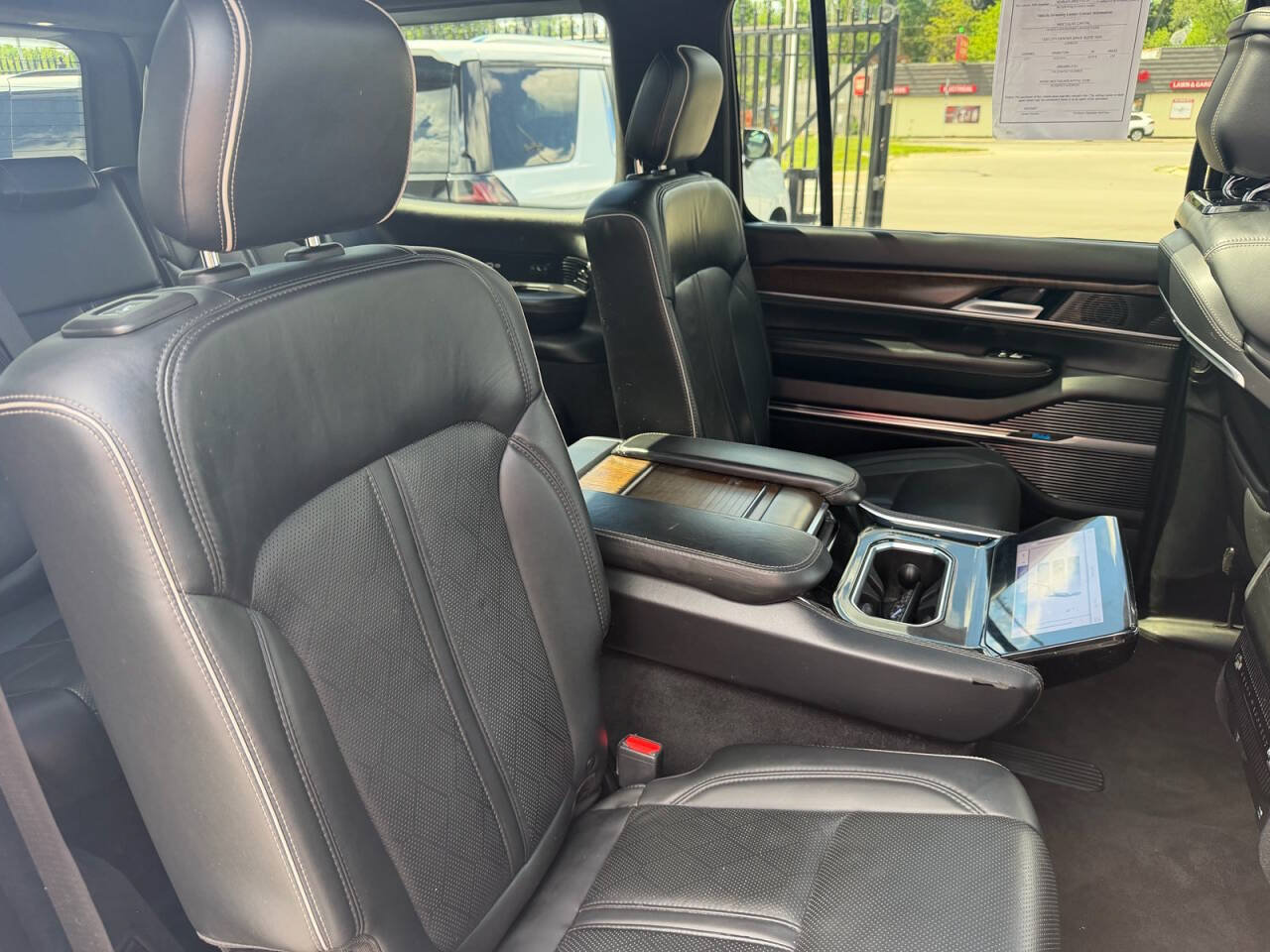 Used 2022 Jeep Grand Wagoneer Series II AWD/4WD image 29