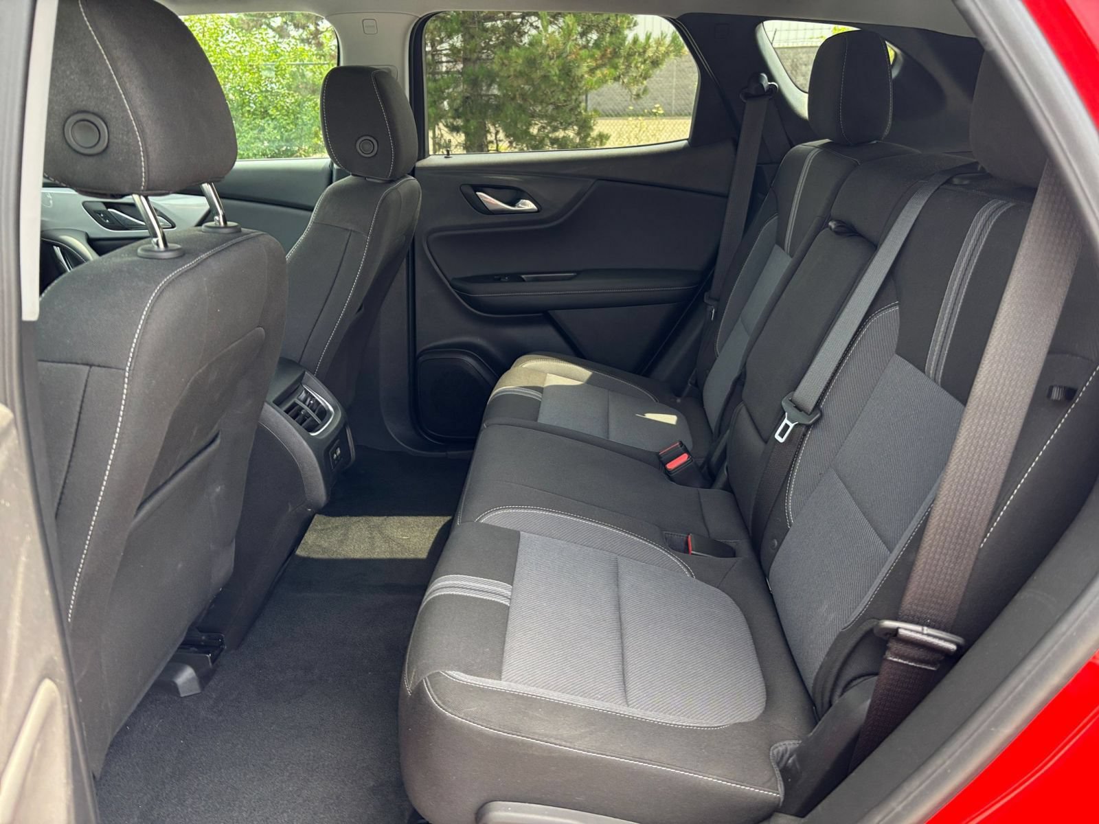 Used 2025 Chevrolet Blazer LT FWD image 27