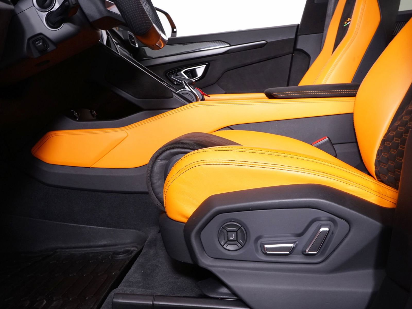 Used 2022 Lamborghini Urus image 27