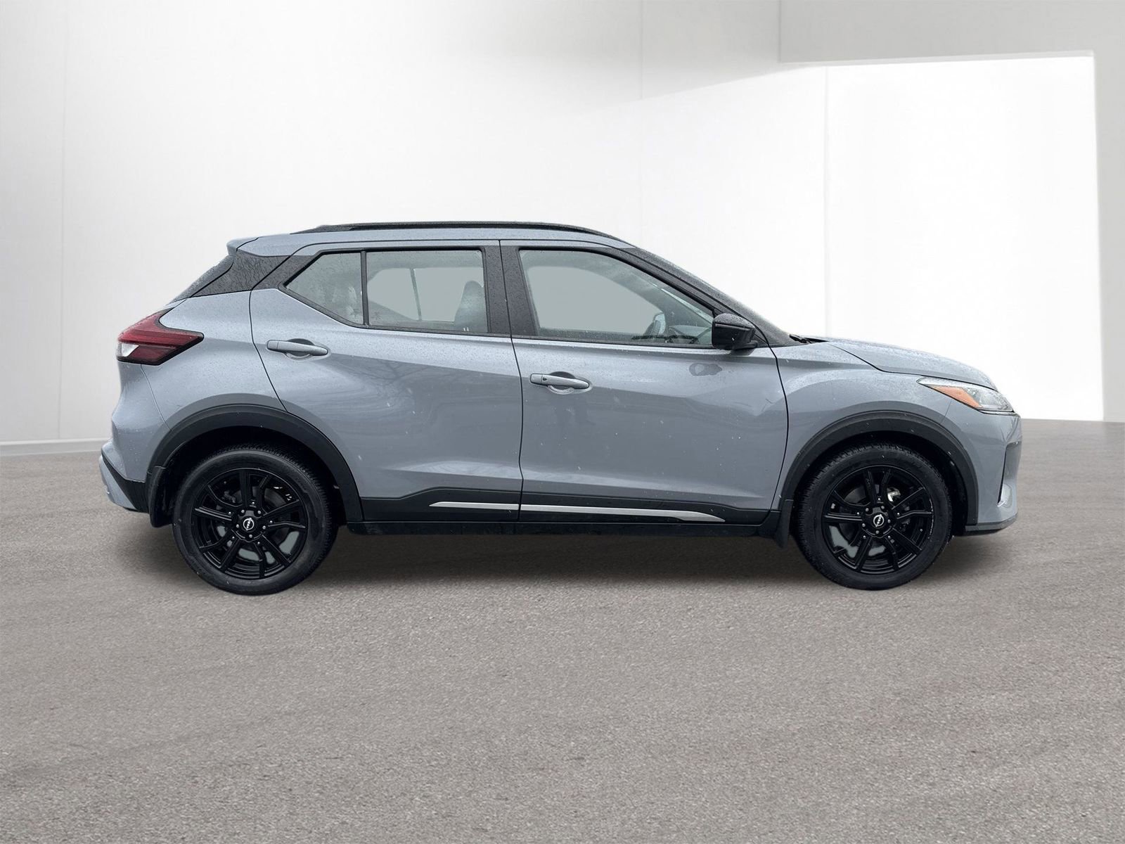 Used 2023 Nissan Kicks SR w/ SR Premium Package image 34