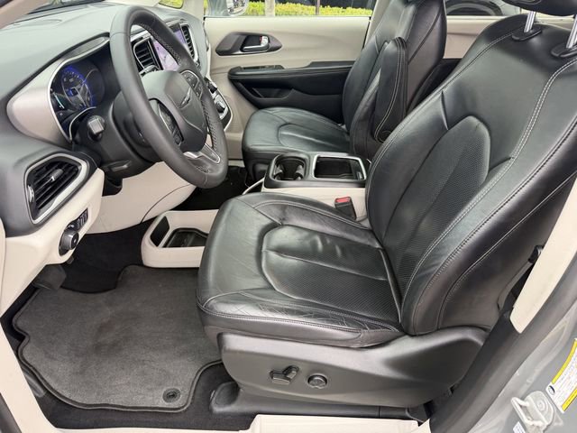 Used 2022 Chrysler Pacifica Touring-L FWD image 19