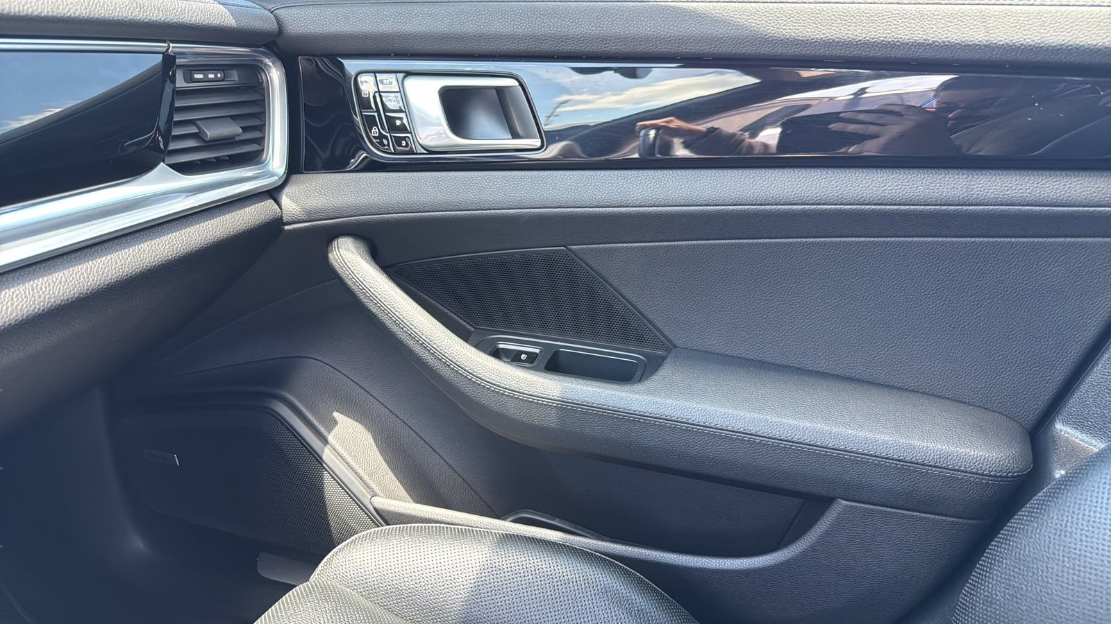 Used 2019 Porsche Panamera 4 AWD/4WD image 23
