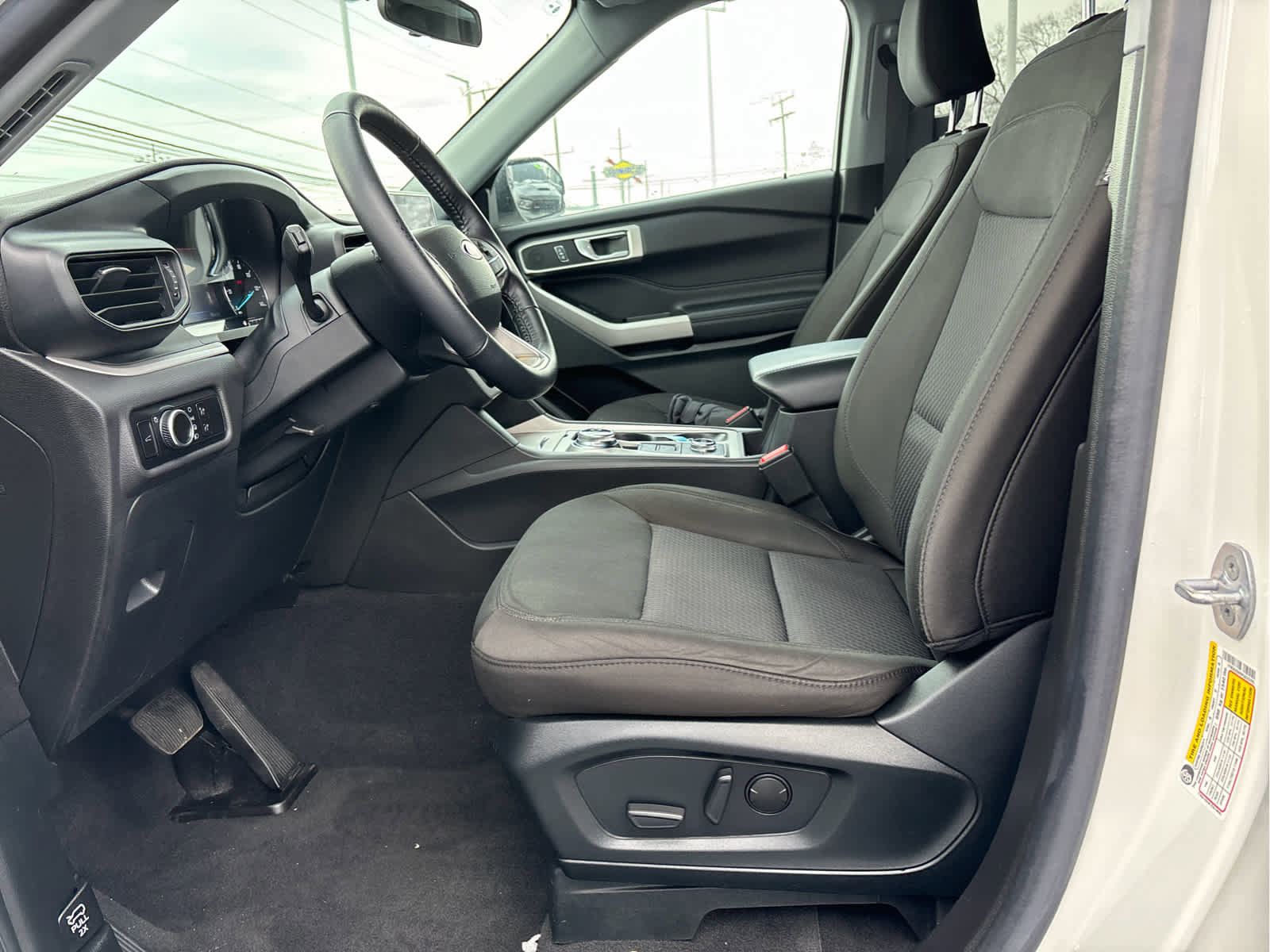 Used 2023 Ford Explorer XLT image 8