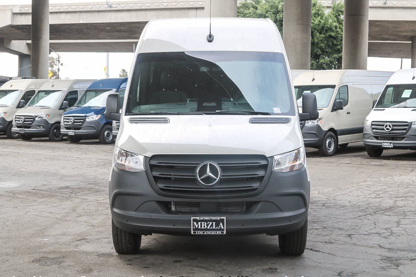 Used 2025 Mercedes-Benz Sprinter 2500 video 2